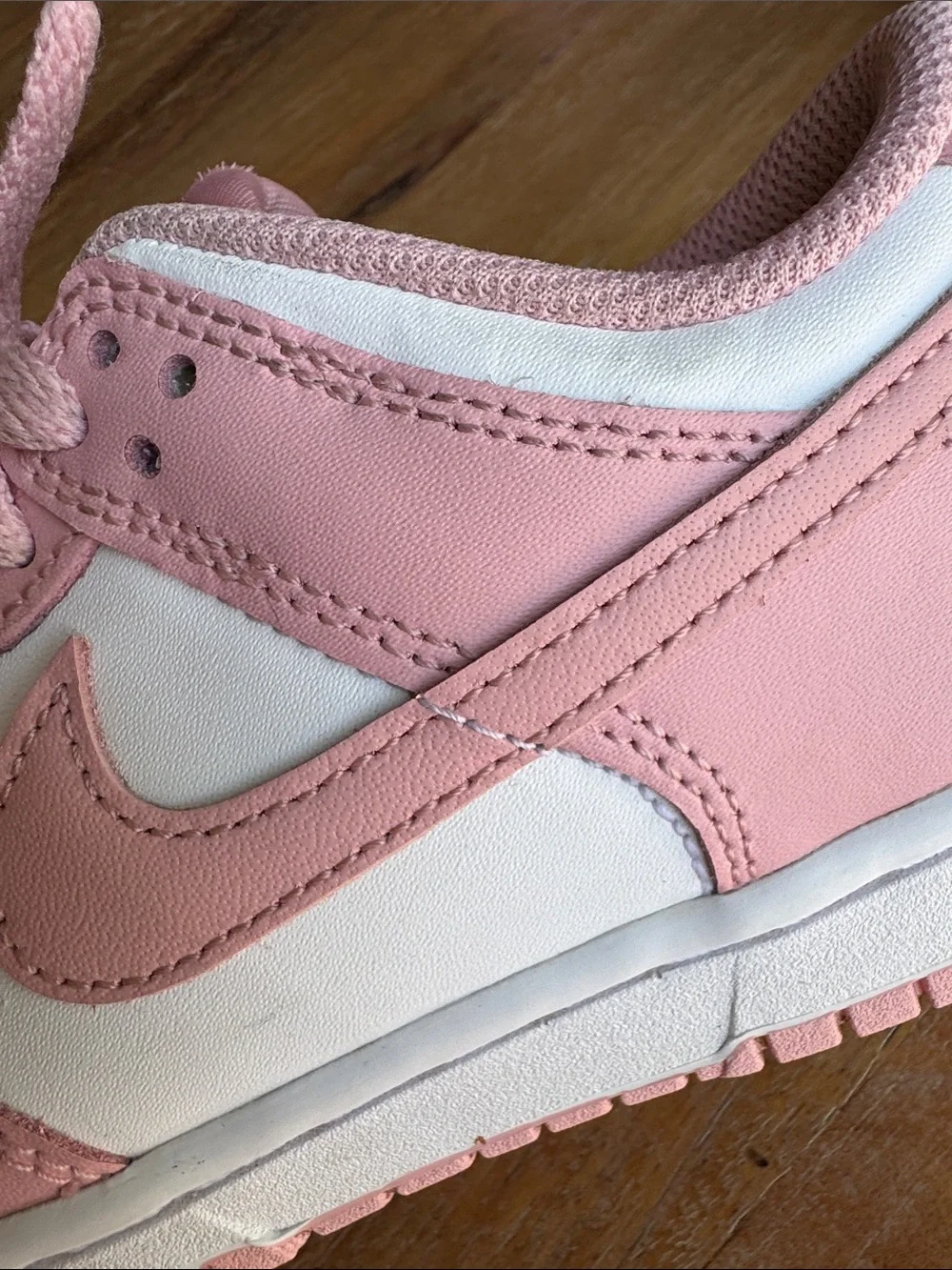 Nike Kids Pink and White Low-Top Sneakers — size2Y